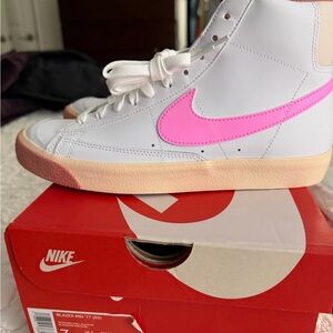 Nike Blazer Mid '77 GS - White and Pink